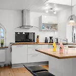 With Hot Tub And Space For 7 People Ferienhaus
