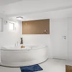 With Hot Tub And Space For 7 People Ferienhaus