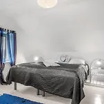 With Hot Tub And Space For 7 People Thyholm