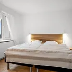 With Hot Tub And Space For 7 People Ferienhaus *