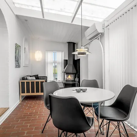 With Hot Tub And Space For 7 People Feriehus Thyholm