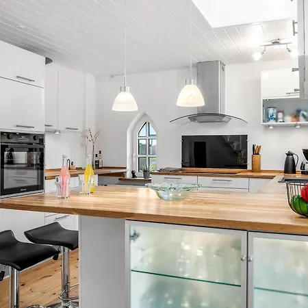 With Hot Tub And Space For 7 People Ferienhaus